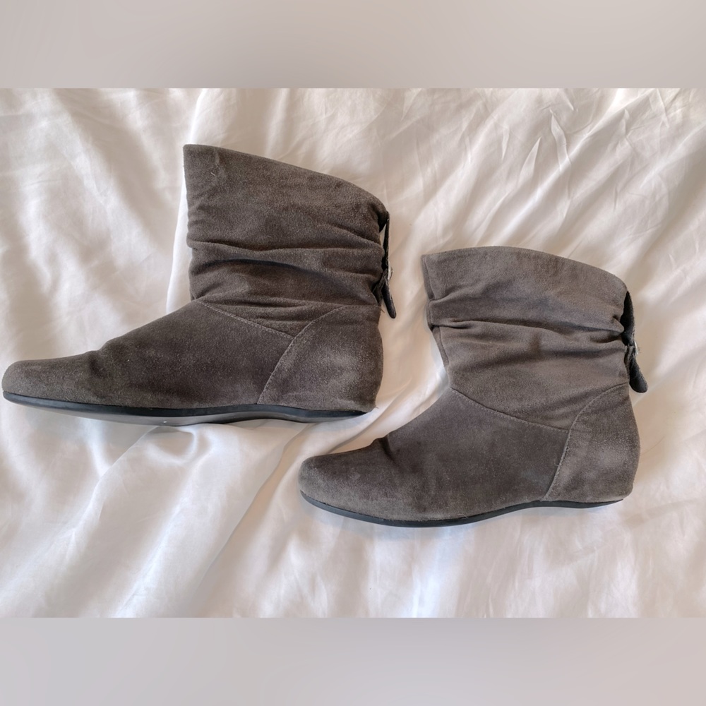 Gray/Grey Suede Steve Madden booties size 9m